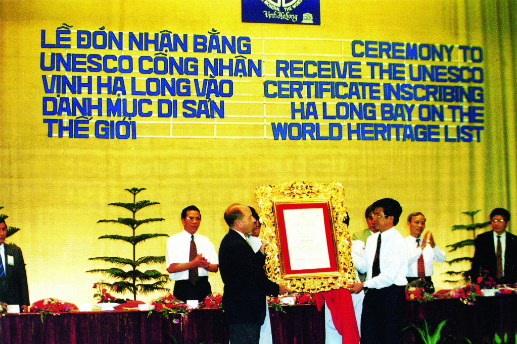 On December 17, 1994, Ha Long Bay was recognized as a World Natural Heritage with outstanding universal aesthetic value by the World Heritage Committee.