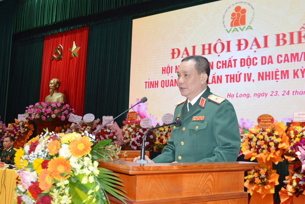Thiếu tướng Đỗ Hồng Lâm, Phó Chủ tịch Thường trực Trung ương Hội Nạn nhân CĐDC/dioxin Việt Nam phát biểu tại Đại hội.