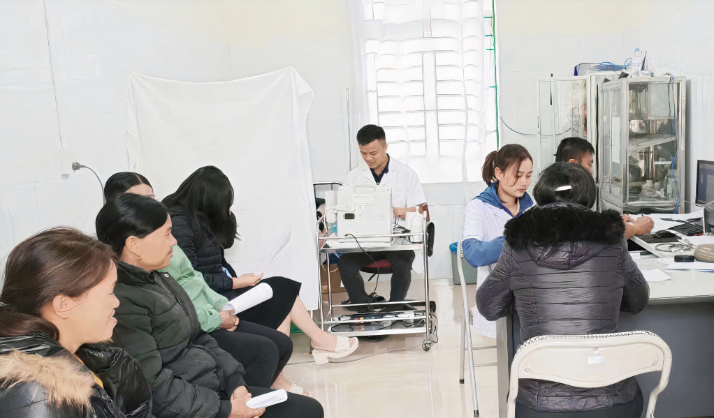 Trung tâm Y tế TP Móng Cái tư vấn SKSS cho phụ nữ trên địa bàn.