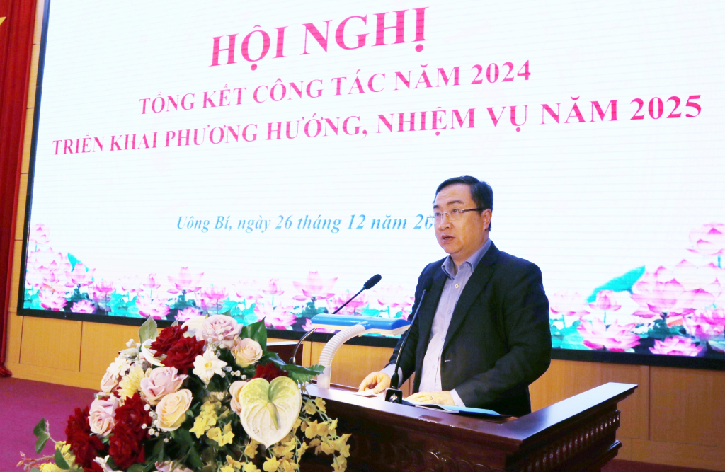 Đồng chí Đặng Xuân Phương, Phó Bí thư Tỉnh ủy, Trưởng Đoàn ĐBQH tỉnh phát biểu chỉ đạo tại hội nghị.