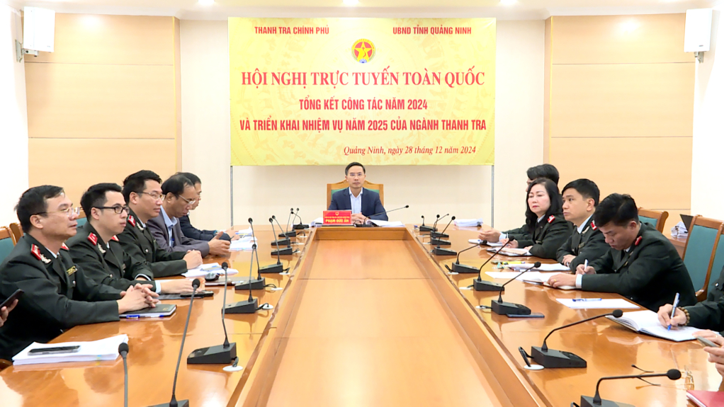 Đồng chí Phạm Đức Ấn, Phó Bí thư Tỉnh ủy, Chủ tịch UBND tỉnh cùng các đại biểu dự hội nghị tại điểm cầu trực tuyến tại Quảng Ninh