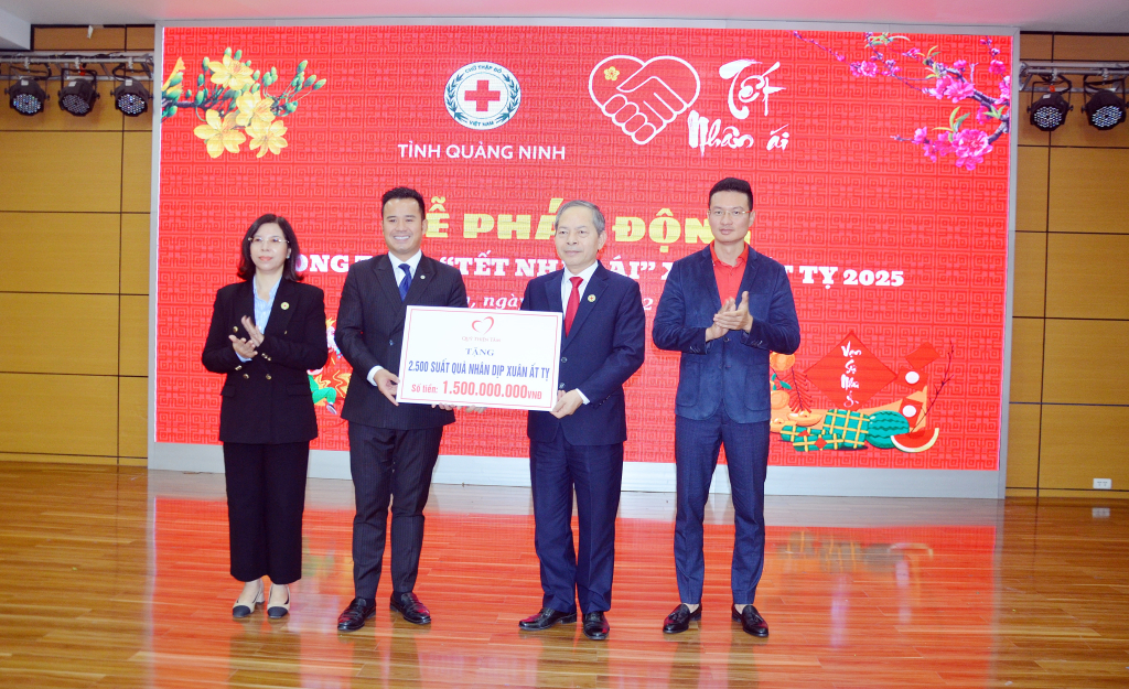 Hội Chữ thập đỏ tỉnh tiếp nhận ủng hộ 1,5 tỷ đồng từ Quỹ Thiện tâm (Tập đoàn Vingroup) hỗ trợ phong trào