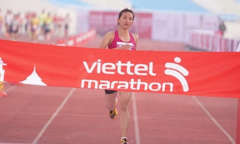 Nguyễn Thị Oanh lập kỷ lục marathon Quốc gia