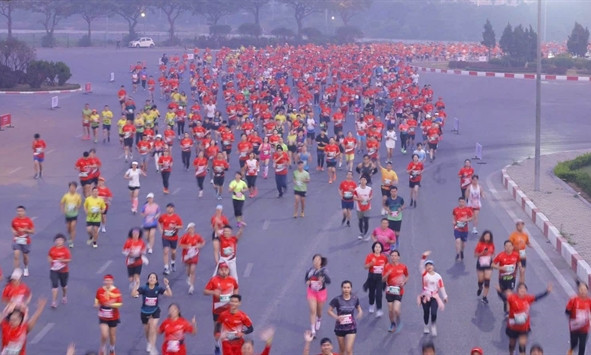Oanh sets national record again at Viettel Marathon Series