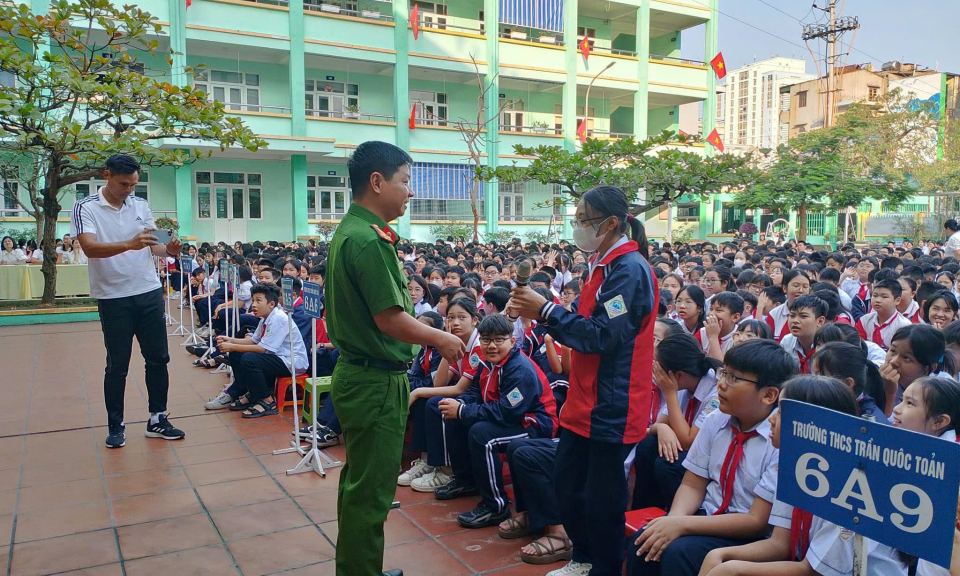 Tuyên truyền, giáo dục pháp luật về an toàn giao thông cho học sinh
