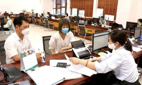 Có thực hiện đồng thời nâng lương và thăng hạng?