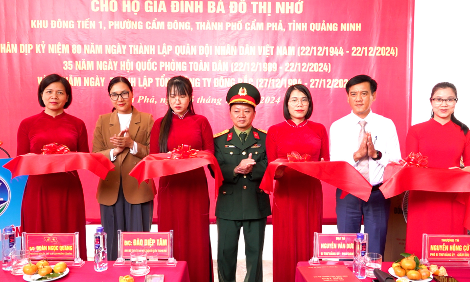 Khánh thành, bàn giao nhà tình thương cho hộ có hoàn cảnh khó khăn 