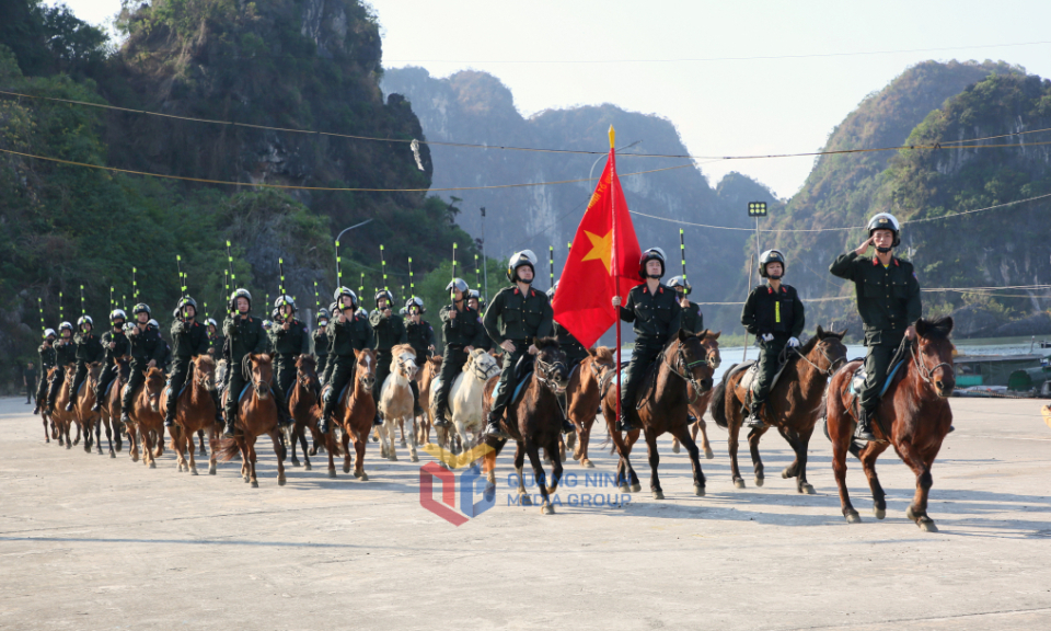 骑兵机动警察团准备精彩表演