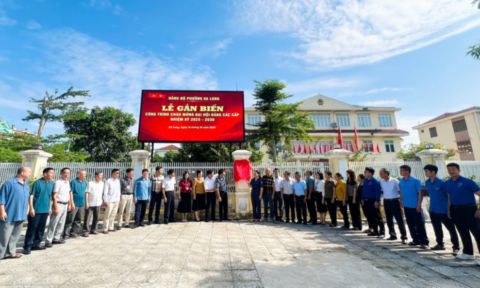 "Tạo không khí thi đua sôi nổi hướng về đại hội đảng bộ các cấp"