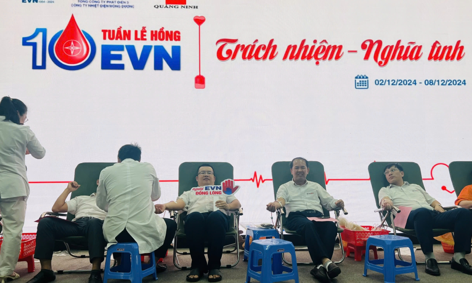 Hơn 100 CBCNV Nhiệt điện Mông Dương tham gia hiến máu