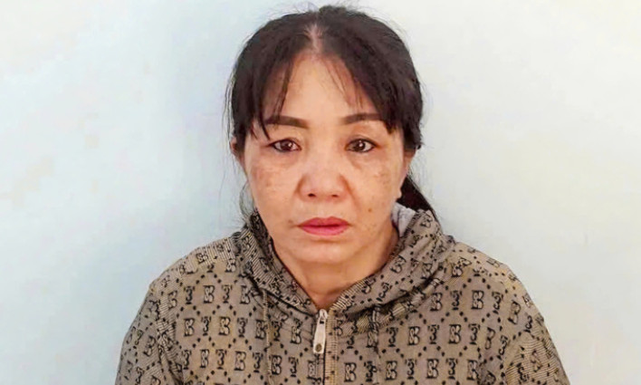 Mẹ nuôi bị khởi tố vì tạt nước sôi vào con gái 'làm mất vé số'