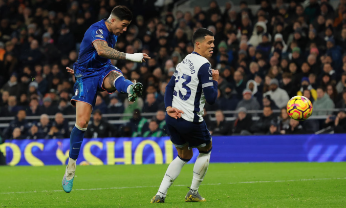 Chelsea thắng ngược Tottenham để lên nhì bảng Ngoại hạng Anh