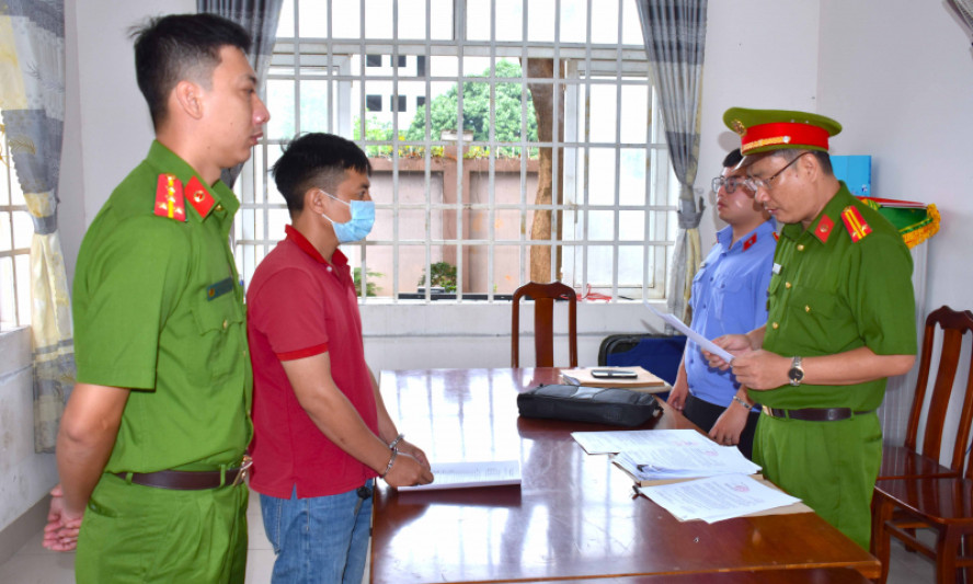 Lập khống phiếu cấp nhiên liệu, chiếm đoạt hơn 8 tỷ đồng
