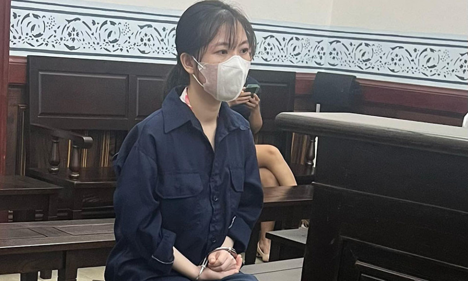 Nữ nhân viên 4 lần trộm kim cương của công ty, bán lấy tiền trả nợ và tiêu xài