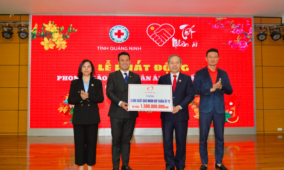 Không để một ai không có Tết