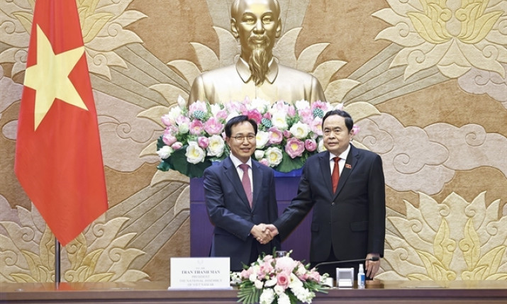 Top legislator receives Samsung Việt Nam's leader