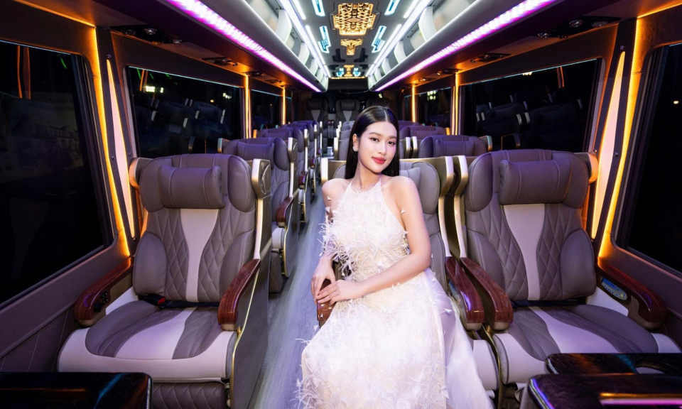 Thuê xe limousine 19 chỗ tại TPHCM cao cấp với giá tốt