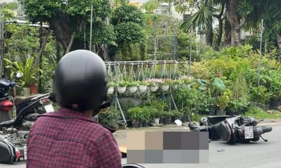 Va chạm với xe tải chở hàng, nam sinh viên tử vong thương tâm