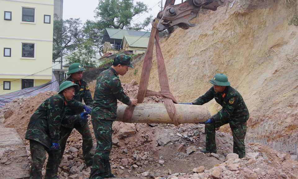 Bộ CHQS tỉnh di dời thành công quả bom nặng gần 230kg