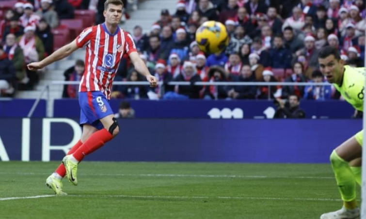 Atletico đẩy Real xuống thứ ba La Liga