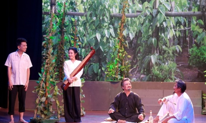 Cải lương theatres offer free shows about history