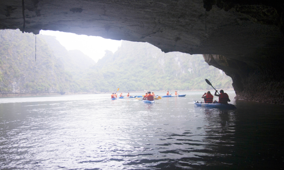 Ba Ham lake in Ha Long Bay