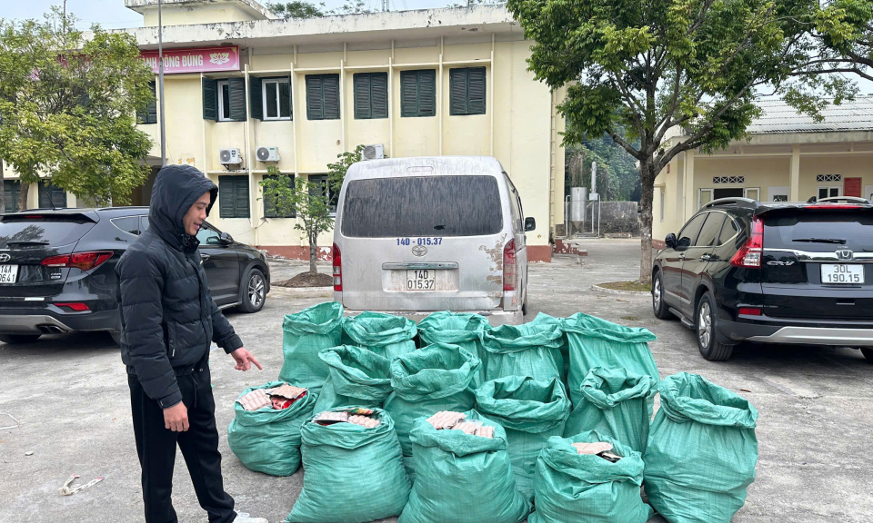Tiêu huỷ hơn 650kg xúc xích không rõ nguồn gốc