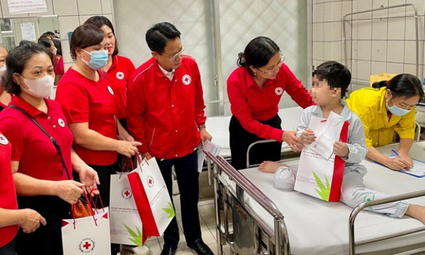 Chế độ đối với công chức làm việc tại hội đặc thù