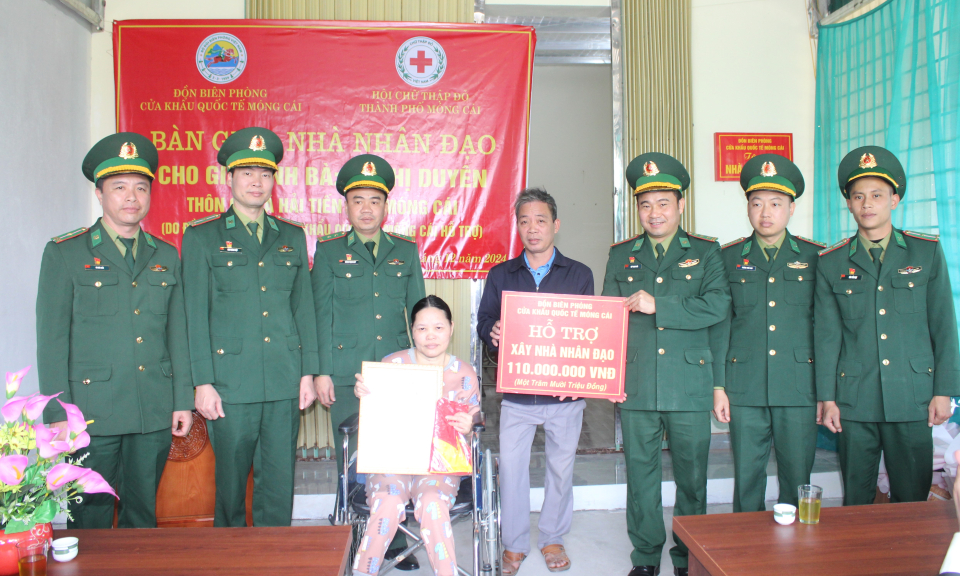 Bàn giao nhà nhân đạo cho gia đình khó khăn TP Móng Cái