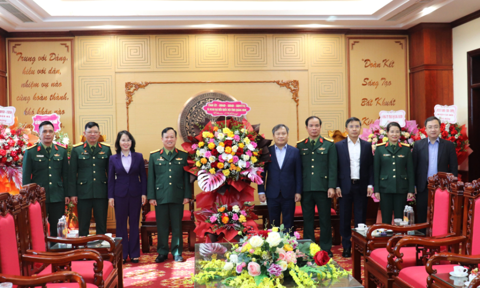  Thường trực Tỉnh ủy chúc mừng Bộ Chỉ huy Quân sự tỉnh