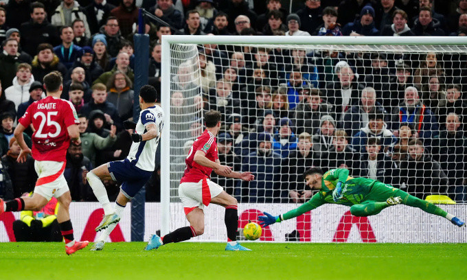 Tottenham đá văng Man Utd khỏi Cup Liên đoàn