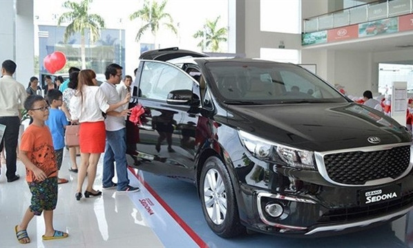 Auto market heats up amid Tết promotions