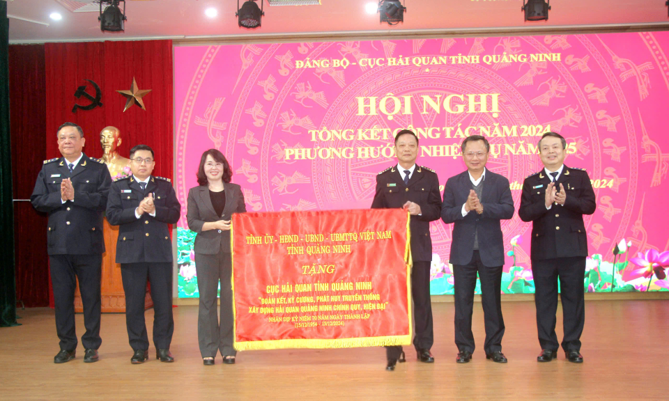 Hải quan Quảng Ninh là 1 trong 10 đơn vị có tổng kim ngạch XNK cao nhất năm 2024