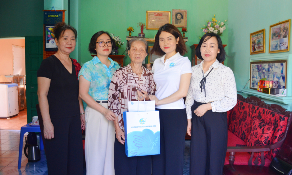 Vì sao chậm chi trả tiền trợ cấp, phụ cấp cho người có công 