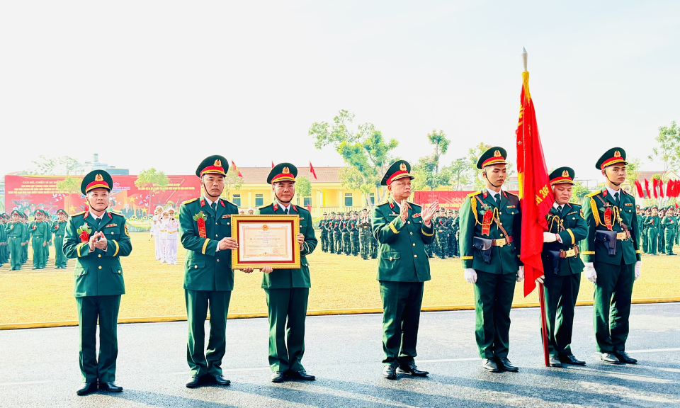Sư đoàn 395 đón nhận Huân chương Bảo vệ Tổ quốc hạng Nhất
