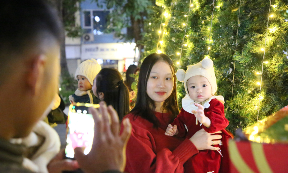 Bustling atmosphere in Quang Ninh for Christmas Eve