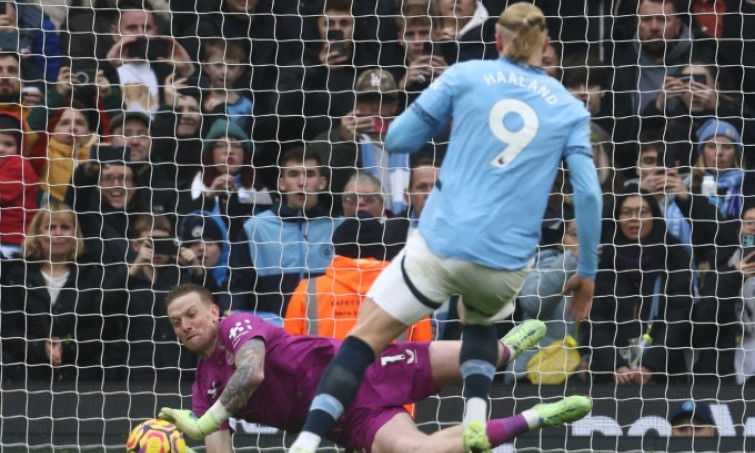 Haaland đá hỏng phạt đền trong trận hòa của Man City