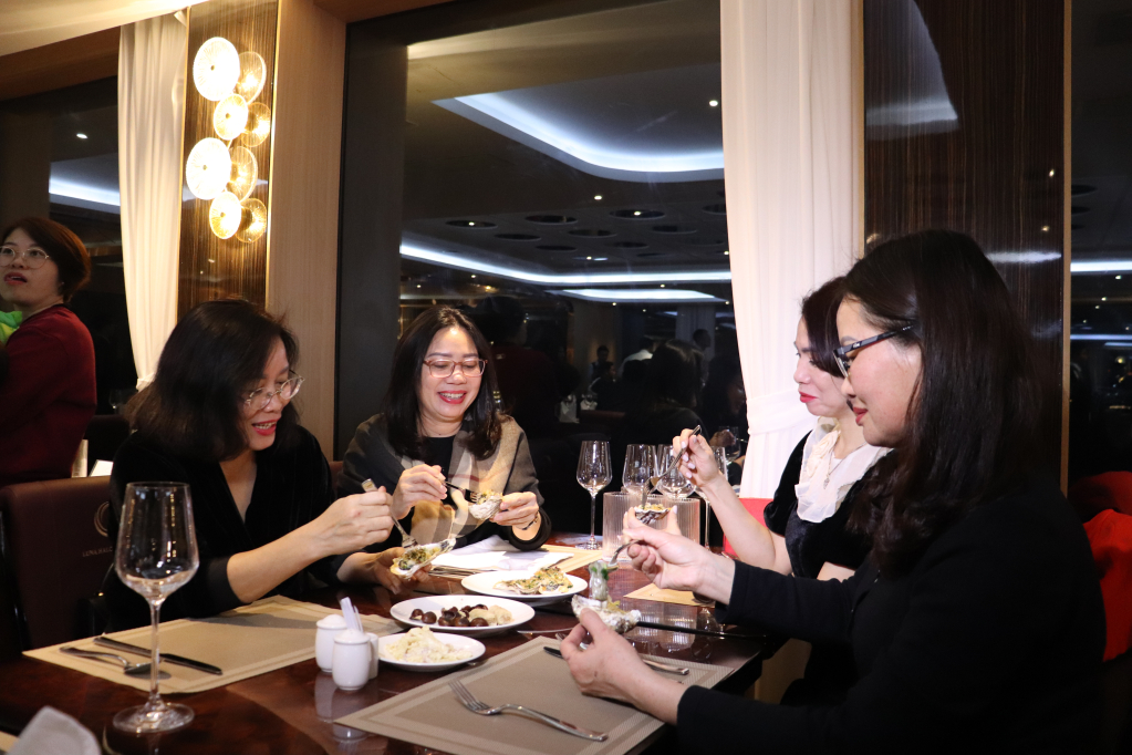 Hải sản tươi ngon, thực đơn phong phú ghi dấu ấn với người dân và du khách.