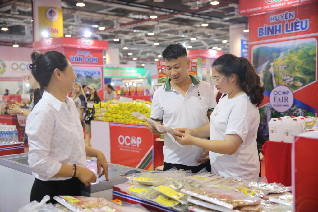 Hội chợ OCOP là sự kiện được đông người dân và du khách chờ đón.