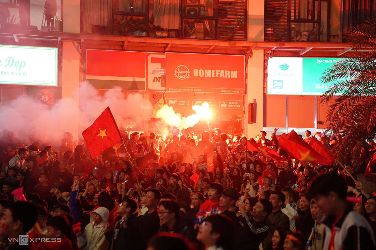 Millions storm the streets to celebrate Vietnam's ASEAN Cup win