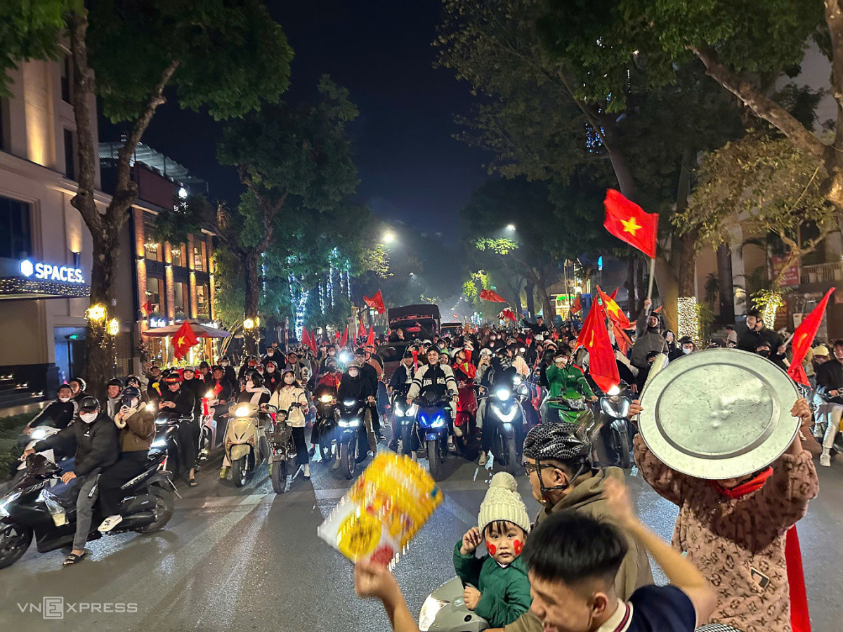 Millions storm the streets to celebrate Vietnam's ASEAN Cup win