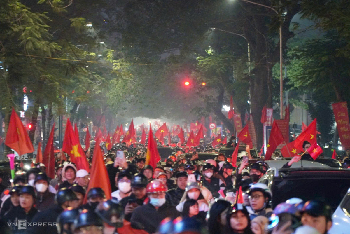 Millions storm the streets to celebrate Vietnam's ASEAN Cup win