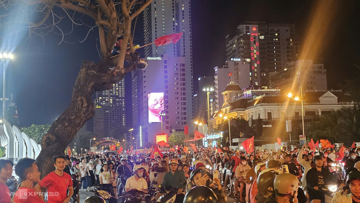 Millions storm the streets to celebrate Vietnam's ASEAN Cup win