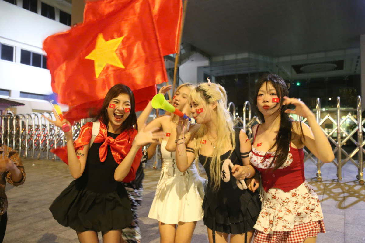 Millions storm the streets to celebrate Vietnam's ASEAN Cup win