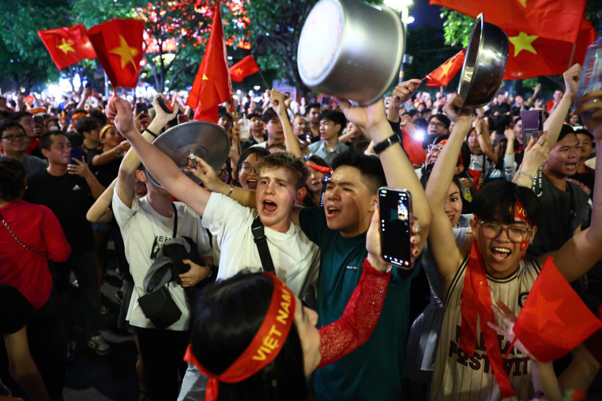 Millions storm the streets to celebrate Vietnam's ASEAN Cup win