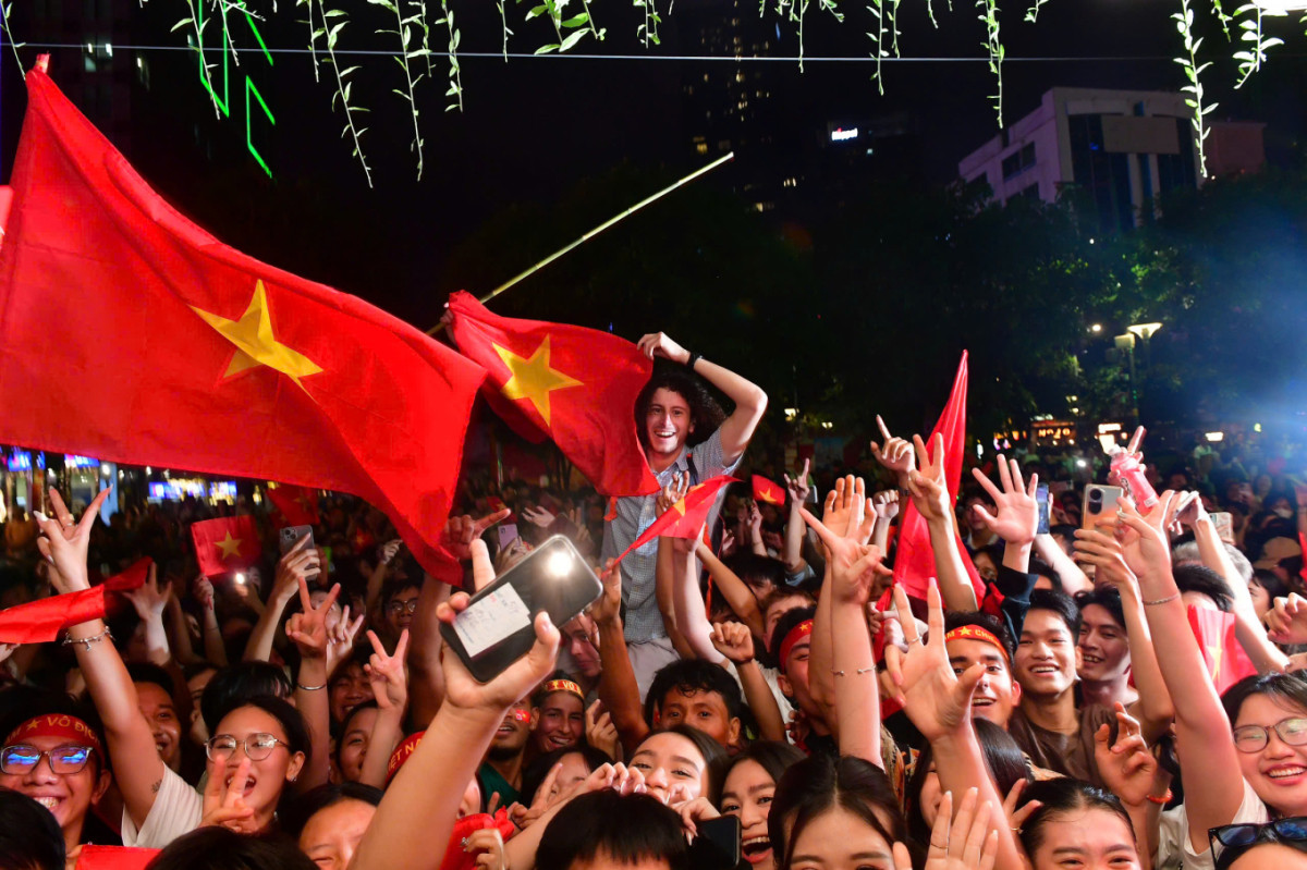 Millions storm the streets to celebrate Vietnam's ASEAN Cup win