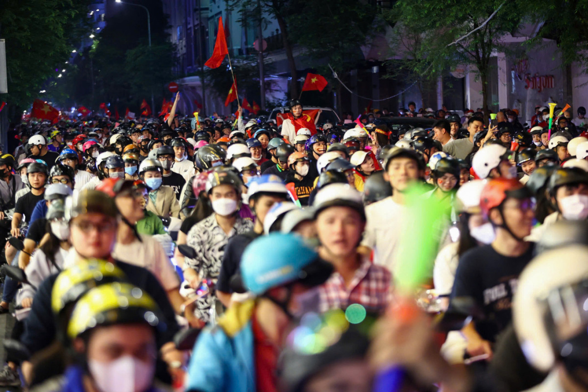 Millions storm the streets to celebrate Vietnam's ASEAN Cup win