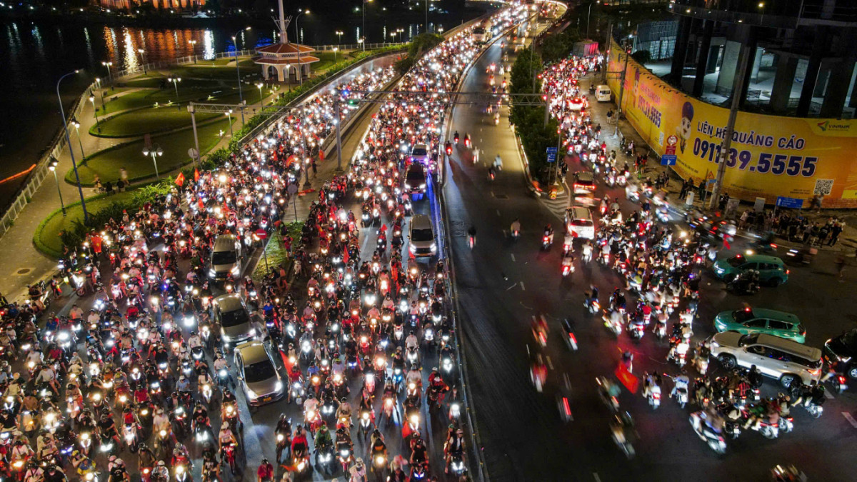 Millions storm the streets to celebrate Vietnam's ASEAN Cup win