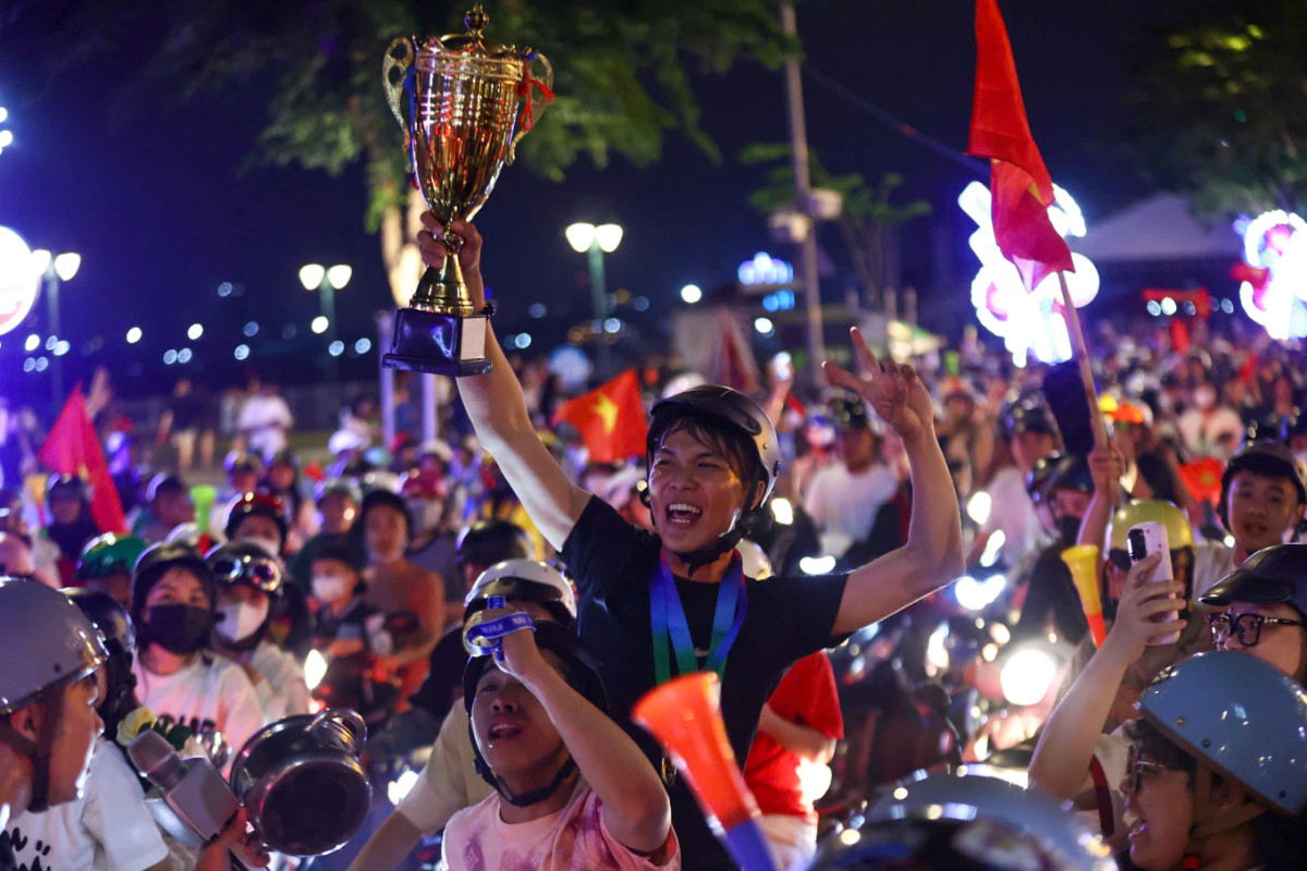 Millions storm the streets to celebrate Vietnam's ASEAN Cup win