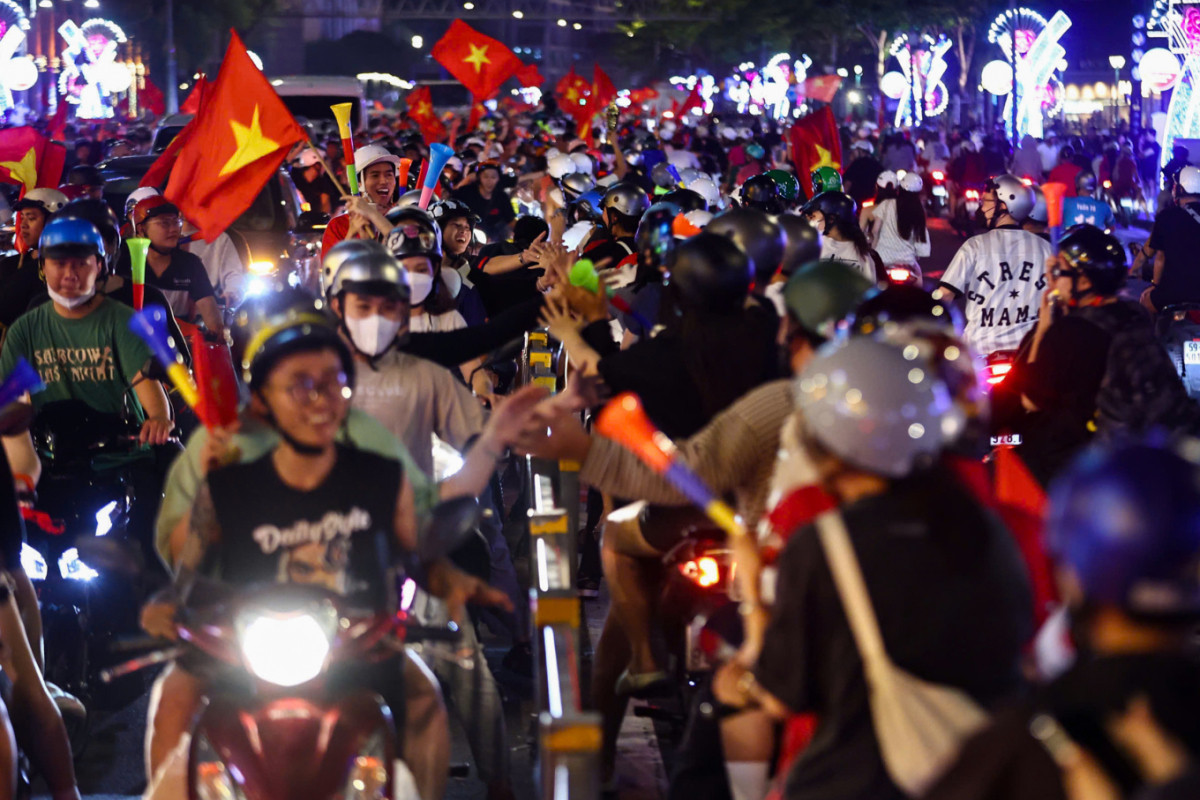 Millions storm the streets to celebrate Vietnam's ASEAN Cup win